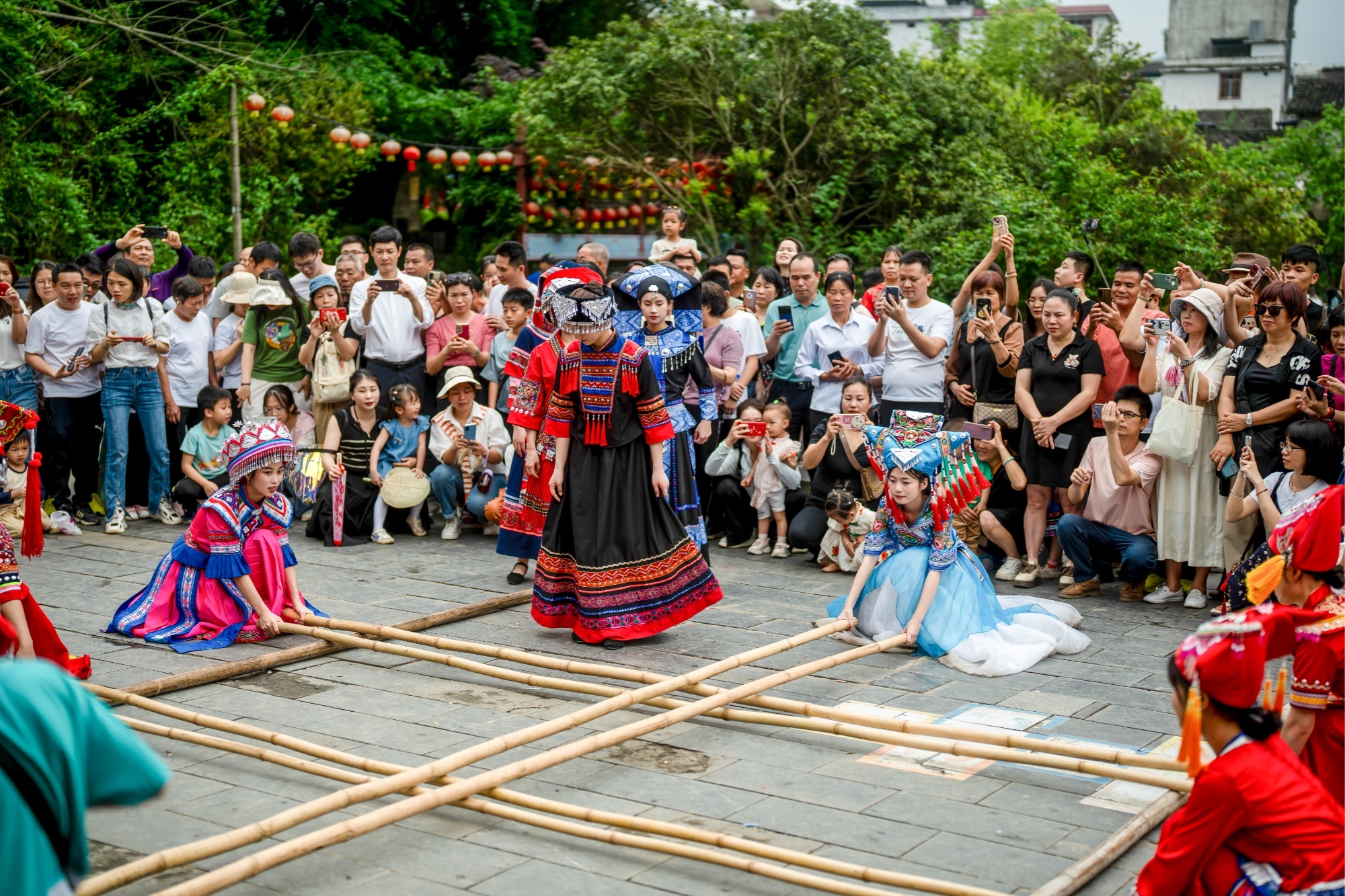 关于传统竹竿节节高比赛，文化与运动双重精彩的信息