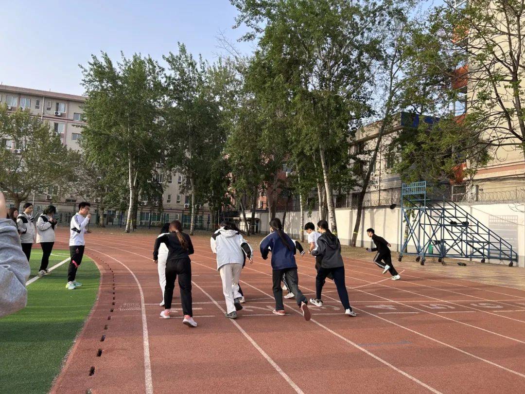 赛场风采：运动员的舞台表现和风采展示
